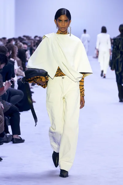 Look 17